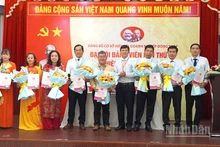 Ban chấp hành Đảng bộ cơ sở Hiệp hội Doanh nghiệp tỉnh Đồng Tháp, nhiệm kỳ 2025-2030 ra mắt đại hội. (Ảnh: HỮU NGHĨA)