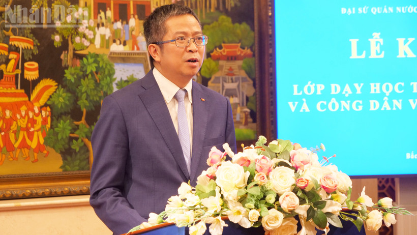 Đại sứ Phạm Thanh Bình phát biểu tại lễ khai giảng.