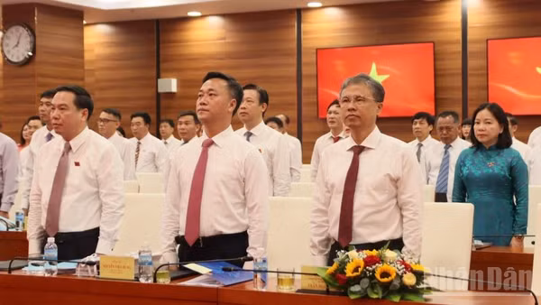 Các đại biểu tại kỳ họp.