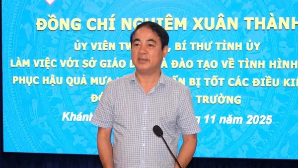 Bí thư Tỉnh ủy Khánh Hòa Nghiêm Xuân Thành yêu cầu ngành giáo dục Khánh Hòa sớm ổn định dạy và học.