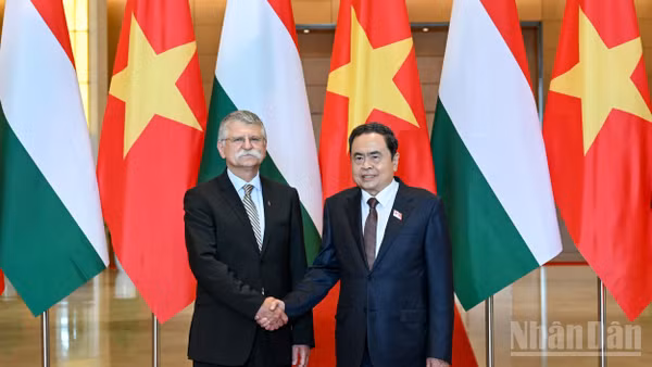 Chủ tịch Quốc hội Trần Thanh Mẫn và Chủ tịch Quốc hội Hungary Kover Laszlo.