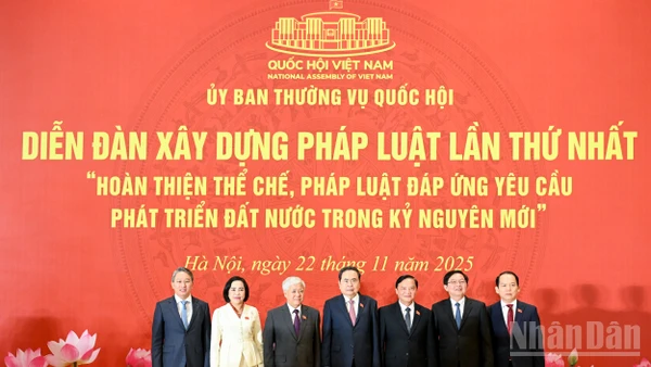 Chủ tịch Quốc hội Trần Thanh Mẫn và các đại biểu dự Diễn đàn. (Ảnh: DUY LINH)