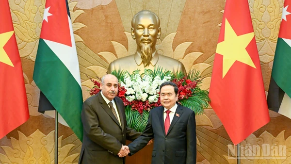 Chủ tịch Quốc hội Trần Thanh Mẫn và Chủ tịch Hạ viện Jordan Mazen Turki El Qadi. (Ảnh: DUY LINH)