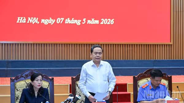 Đồng chí Trần Thanh Mẫn, Ủy viên Bộ Chính trị, Chủ tịch Quốc hội, Trưởng Đoàn kiểm tra, giám sát số 11 của Bộ Chính trị phát biểu tại hội nghị. (Ảnh: DUY LINH)