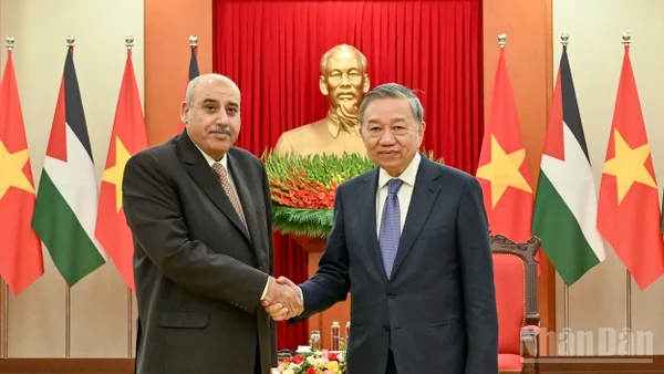 Tổng Bí thư Tô Lâm và Chủ tịch Hạ viện Jordan Mazen Turki El Qadi. (Ảnh: DUY LINH)