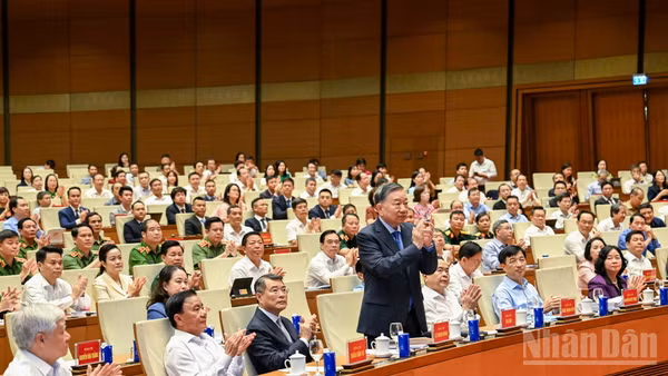 Tổng Bí thư, Chủ tịch nước Tô Lâm dự Hội nghị toàn quốc nghiên cứu, học tập, quán triệt và triển khai thực hiện Nghị quyết của Bộ Chính trị về phát triển kinh tế có vốn đầu tư nước ngoài. (Ảnh: DUY LINH)