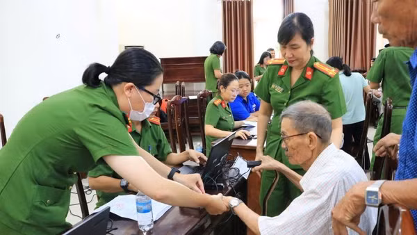 Công an tỉnh Khánh Hòa triển khai cao điểm thu nhận mẫu sinh phẩm ADN cho thân nhân liệt sĩ chưa xác định được thông tin trên địa bàn tỉnh. 