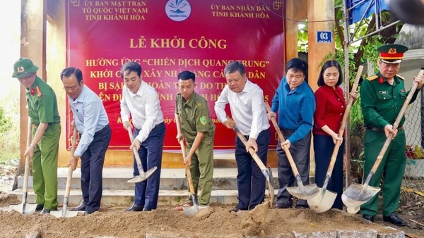 Khánh Hòa tổ chức lễ khởi công xây dựng nhà tặng các hộ dân bị sập đổ hoàn toàn do thiên tai. 