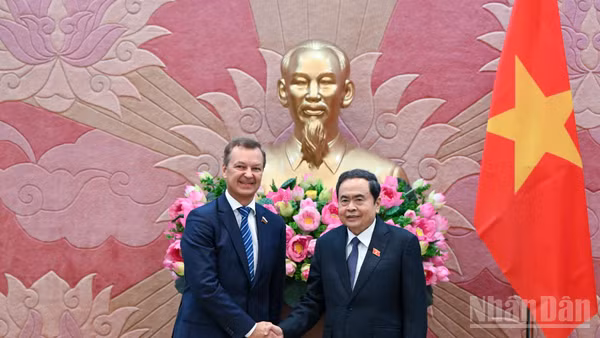 Chủ tịch Quốc hội Trần Thanh Mẫn và Phó Chủ tịch thứ nhất Hội đồng Liên bang Quốc hội Liên bang Nga Andrey Vladimirovich Yatskin. (Ảnh: DUY LINH)