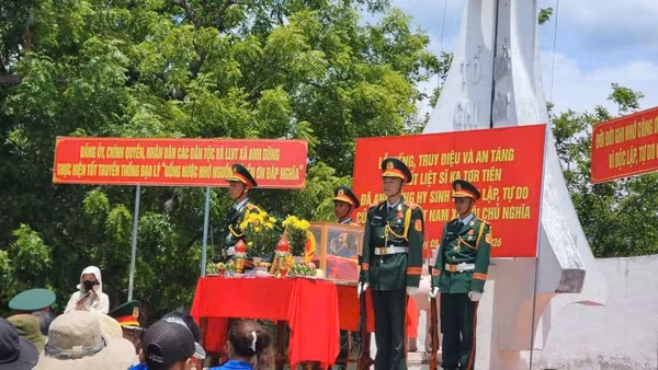 Quang cảnh lễ truy điệu liệt sĩ Ka Tơr Tiên.