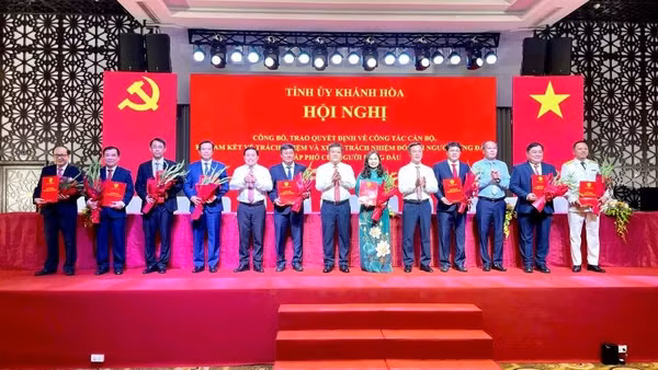Các đồng chí được Ban Bí thư Trung ương Đảng chỉ định tham gia Ban Chấp hành Đảng bộ tỉnh Khánh Hòa nhiệm kỳ 2025-2030. 