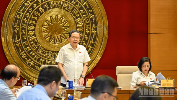 Chủ tịch Quốc hội Trần Thanh Mẫn phát biểu định hướng, gợi mở các nội dung thảo luận tại cuộc làm việc.