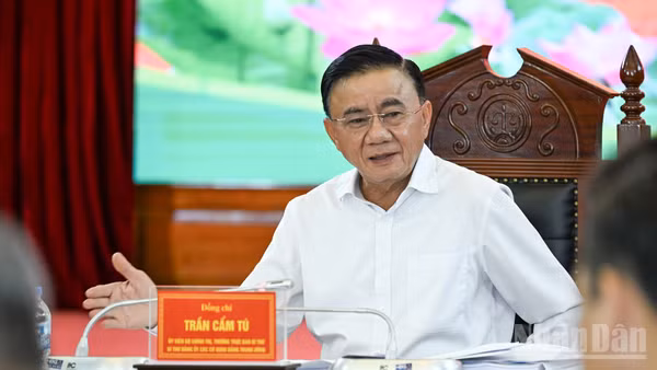 Thường trực Ban Bí thư Trần Cẩm Tú, Bí thư Đảng ủy các cơ quan Đảng Trung ương phát biểu tại hội nghị. (Ảnh: DUY LINH) 