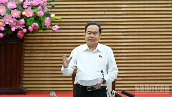 Chủ tịch Quốc hội, Chủ tịch Hội đồng Bầu cử quốc gia Trần Thanh Mẫn phát biểu kết luận buổi làm việc với Ủy ban bầu cử tỉnh Nghệ An. (Ảnh: DUY LINH)