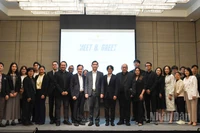 Các đại biểu tham dự cuộc gặp gỡ. (Ảnh: MINH THẮNG)