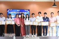 Các cá nhân tiêu biểu được trao tặng danh hiệu “Sinh viên 5 tốt”.