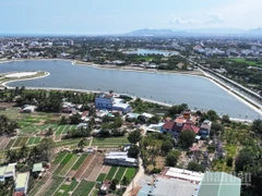 Hồ điều hòa tại phường Phan Rang, mở ra cảnh quan mới cho không gian xanh ở phía nam Khánh Hòa. (Ảnh: NGUYỄN TRUNG)