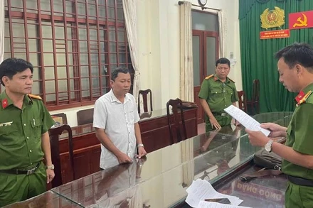 Đối tượng Huỳnh Điền Hiếu Trung bị khởi tố để điều tra hành vi lừa đảo chiếm đoạt tài sản. (Ảnh: Cổng thông tin điện tử Công an tỉnh Vĩnh Long)