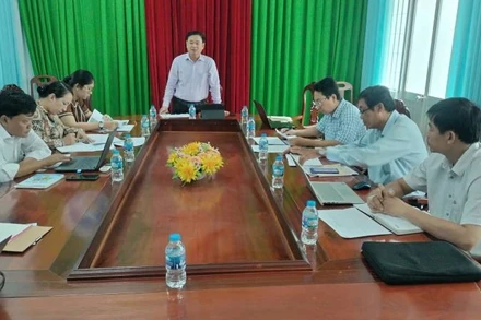 Đại biểu tham dự hội nghị thẩm định nội dung "Sổ tay hướng dẫn thực hành kinh tế tuần hoàn". (Ảnh: HOÀNG TRUNG)