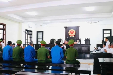 Tòa án nhân dân Khu vực 5, tỉnh Vĩnh Long mở phiên tòa xét xử vụ án sai phạm xảy ra tại Sở Văn hóa, Thể thao và Du lịch tỉnh Bến Tre (cũ).