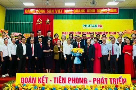 Ban Chấp hành Hội Doanh nghiệp Phú Tân ra mắt tại đại hội.