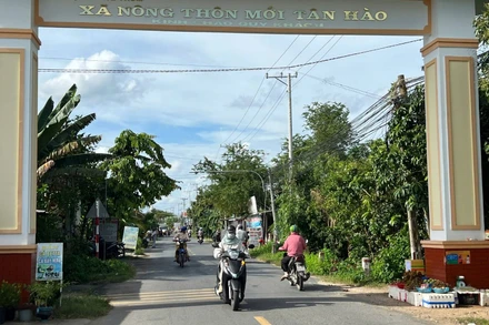 Xã anh hùng Tân Hào đang chuyển mình phát triển. (Ảnh: HOÀNG TRUNG)