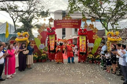 Đại biểu tham dự buổi lễ thực hiện nghi thức khai mạc Hội sách, báo Xuân Bính Ngọ 2026.