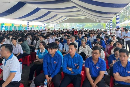 Đông đảo học sinh, sinh viên, người lao động tham gia Ngày hội việc làm năm 2025.