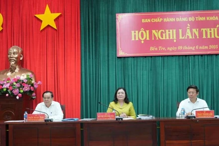 Tỉnh ủy Bến Tre tổ chức Hội nghị lần thứ 21. (Ảnh: HOÀNG TRUNG)