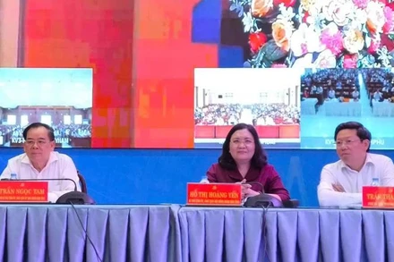 Lãnh đạo tỉnh Bến Tre chủ trì Hội nghị vận hành thử nghiệm chính quyền 2 cấp. (Ảnh: HOÀNG TRUNG)