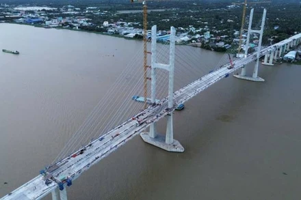 Cầu Rạch Miễu 2 chuẩn bị khánh thành đưa vào khai thác. (Ảnh: HOÀNG TRUNG)