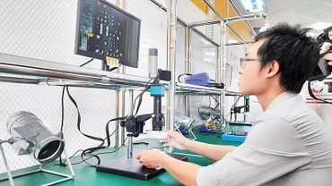 Đào tạo nguồn nhân lực bán dẫn tại Trung tâm điện tử và vi mạch bán dẫn-ESC, Khu Công nghệ cao Thành phố Hồ Chí Minh.