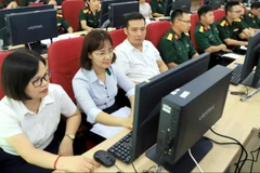 Các học viên nghiên cứu một số văn bản quy phạm pháp luật và thực tập…