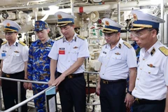 Đồng chí Phó Đô đốc Nguyễn An Phong, Chính ủy Hải quân kiểm tra công tác xây dựng nề nếp chính quy tại Lữ đoàn 175/Vùng 5 Hải quân.