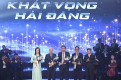 Các nhà khoa học tham dự chương trình.