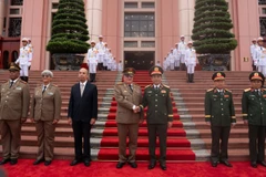 Đại tướng Phan Văn Giang, Ủy viên Bộ Chính trị, Phó Bí thư Quân ủy Trung ương, Bộ trưởng Quốc phòng và Thượng tướng Álvaro López Miera, Ủy viên Bộ Chính trị, Bộ trưởng Các lực lượng vũ trang cách mạng Cuba cùng các đại biểu.