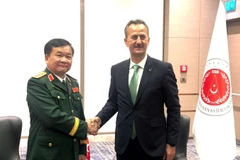 Thượng tướng Hoàng Xuân Chiến, Ủy viên Trung ương Đảng, Ủy viên Thường vụ Quân ủy Trung ương, Thứ trưởng Quốc phòng hội kiến Ngài Haluk Gorgun, Chủ tịch Cơ quan Công nghiệp quốc phòng Thổ Nhĩ Kỳ SSB.