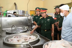 Đoàn công tác kiểm tra công tác bảo đảm hậu cần.