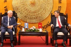 Giáo sư, Tiến sĩ Lê Văn Lợi, Chủ tịch Viện hàn lâm Khoa học xã hội Việt Nam và Đại sứ Marcos Antonio Bednarski tại buổi hội đàm. (Ảnh: VASS)