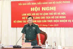 Đồng chí Thiếu tướng Huỳnh Tấn Hùng, Phó Chủ nhiệm Tổng cục Hậu cần-Kỹ thuật, Phó Trưởng Tiểu ban A80 Bộ Quốc phòng chủ trì Hội nghị.