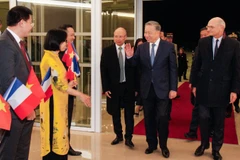 Các cơ quan đại diện và kiều bào tại Pháp vui mừng đón Tổng Bí thư, Chủ tịch nước Tô Lâm cùng Đoàn đại biểu cấp cao Việt Nam thăm chính thức Cộng hòa Pháp ngày 3/10/2024. (Ảnh: KHẢI HOÀN)