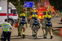 Lực lượng chữa cháy và cứu hộ tại hiện trường. (Ảnh: CCTV)