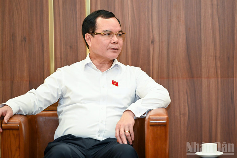 Đồng chí Nguyễn Đình Khang, Ủy viên Trung ương Đảng, Chủ tịch Tổng Liên đoàn Lao động Việt Nam chia sẻ tại buổi gặp mặt. (Ảnh: THẾ ĐẠI) ndo_br_dc-nguyen-dinh-khang.jpg