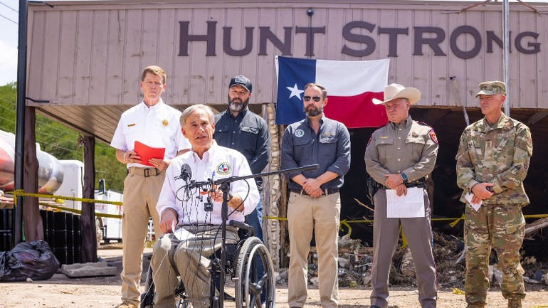Texas Governor Greg Abbott inspects search and rescue operations in flood-affected areas. (Photo: X/Greg Abbott) exam-school-texas-exam-sat-at-area-vuc-bi-lu-lut-tan-pha-1681.jpg