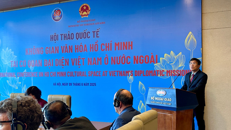 Thứ trưởng Thường trực Ngoại giao, Chủ tịch Ủy ban quốc gia UNESCO Việt Nam Nguyễn Minh Vũ phát biểu tại sự kiện. (Ảnh: HẢI YẾN) img-0722.jpg