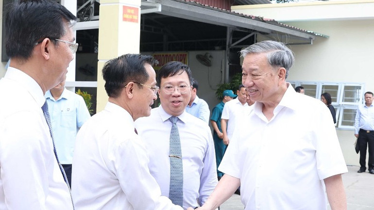Tổng Bí thư Tô Lâm khảo sát thực tế mô hình tổ chức chính quyền địa phương 2 cấp tại xã Tân Vĩnh Lộc, Thành phố Hồ Chí Minh. (Ảnh: THỐNG NHẤT/TTXVN) vna-potal-tong-bi-thu-to-lam-khao-sat-thuc-te-mo-hinh-to-chuc-chinh-quyen-dia-phuong-2-cap-tai-xa-tan-vinh-loc-thanh-pho-ho-chi-minh-8121093-63.jpg