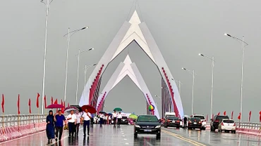 Cầu Thiên Trường bắc qua sông Đào (Nam Định) mới được khánh thành.