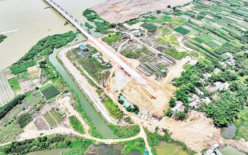 Gỡ vướng mặt bằng, dự án đập dâng hạ lưu sông Trà Khúc đang được thi công trở lại, phấn đấu đưa vào sử dụng trong năm 2025.