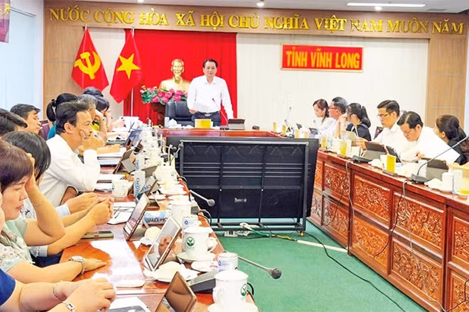 Lãnh đạo tỉnh Vĩnh Long thường xuyên họp trực tuyến với các xã, phường để tháo gỡ khó khăn về thủ tục hành chính.