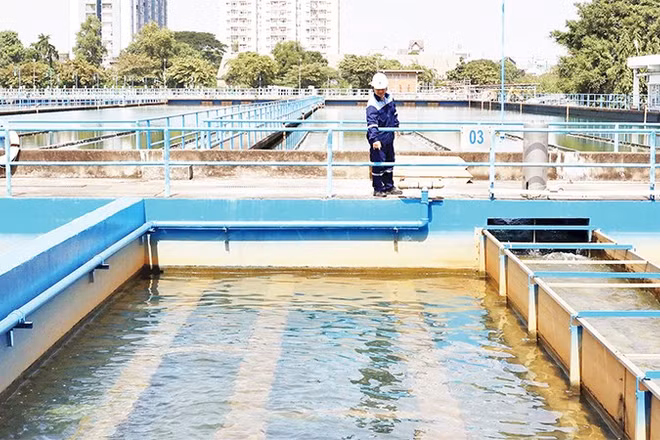 Nhà máy nước Thủ Đức lấy nguồn nước thô từ sông Đồng Nai, đồng thời là “trung tâm điều tiết” áp lực, cung cấp nước sinh hoạt chính cho Thành phố Hồ Chí Minh.